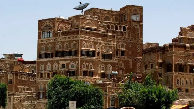 ኣብ የመን ከተማ ሰንዓ ዝርከብ ህንጻ