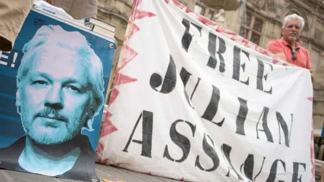 جولین اسانج