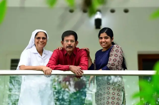 జోసెఫ్ సోదరి, కోడలితో