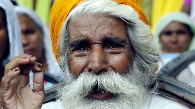 दंगों के पीड़ित एक वृद्ध