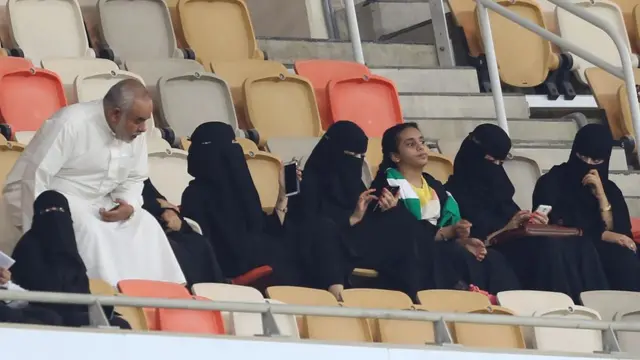 ਸਾਉਦੀ ਅਰਬ ਨੇ ਪਹਿਲੀ ਵਾਰ ਔਰਤਾਂ ਨੂੰ ਫੁਟਬਾਲ ਮੈਚ ਦੇਖਣ ਦੀ ਆਗਿਆ ਦਿੱਤੀ