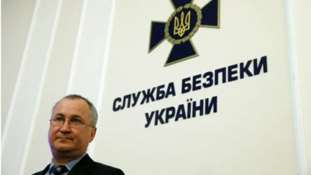 Голова СБУ Василь Грицак заперечує, що військових викрадали з Криму. За його словами, затримання відбулося на межі з Кримом