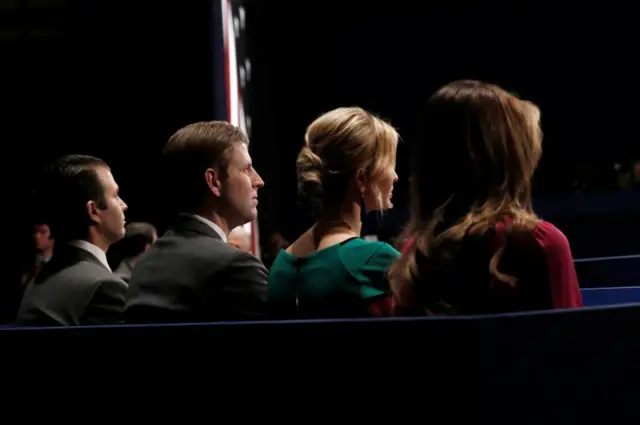 Los hijos de Trump asistieron al debate.