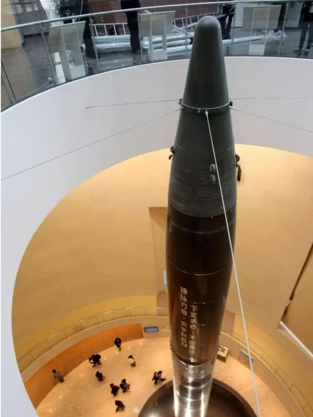 ચીનના શાંઘાઈમાં આવેલા જ્યૂસેન મ્યૂઝિયમાં મિસાઈલ