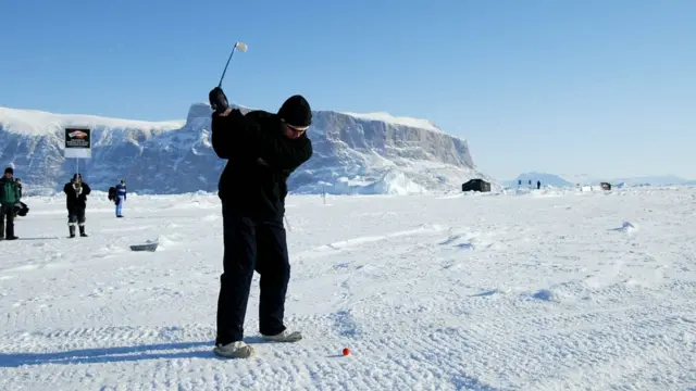 В Гренландии проводят чемпионат по гольфу. Это любимый спорт Трампа