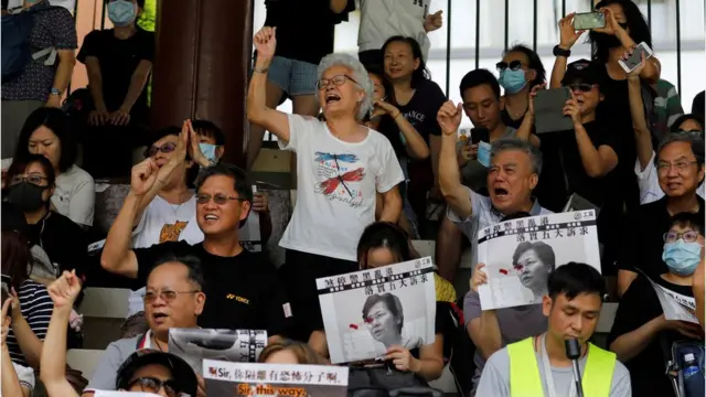 大批示威者不理警方警告集会抗议。