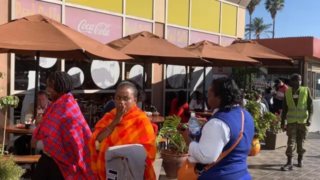 Wengi wa wasafiri walikua hawajapata suluhu kwasababu safari nyingi zilikuwa zimefutiliwa ama kucheleweshwa.