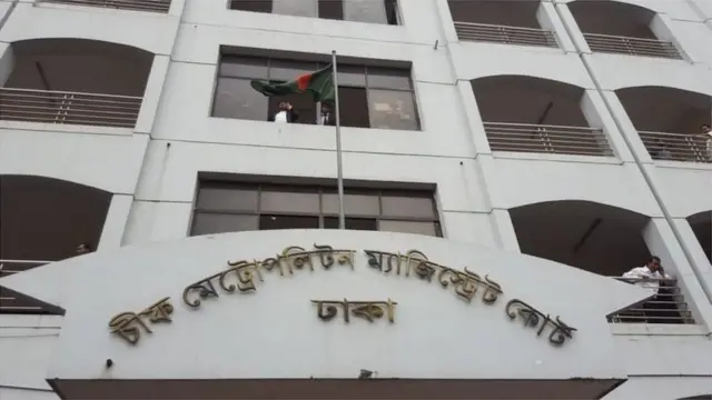 চট্টগ্রামে যাবার পথে বাস থেকে ফেলে নর্থ সাউথ বিশ্ববিদ্যালয়ের শিক্ষার্থী সাইদুর রহমান পায়েল হত্যাকাণ্ডের ঘটনায় বাসের চালক, হেলপার আর সুপারভাইজারসহ তিনজনের ফাঁসির আদেশ দিয়েছেন আদালত।