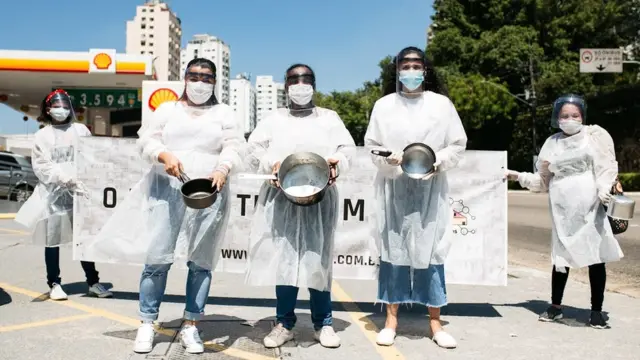 Mulheres fazem protesto para simbolizar fome na favelabet 77 bonusParaisópolisbet 77 bonusSP