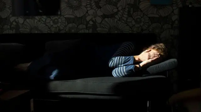 အရှက်တကွဲ ဖြစ်လာတဲ့အခါမှာ အမျိုးသမီးတွေဟာ အခန်းထဲကနေ အပြင်မထွက်ရဲတဲ့အထိ စိတ်ဓာတ်တွေ ကျခဲ့ကြပါတယ်။