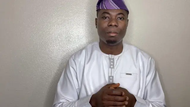 Ahmed Azeez, olukọ ede Kemisiri