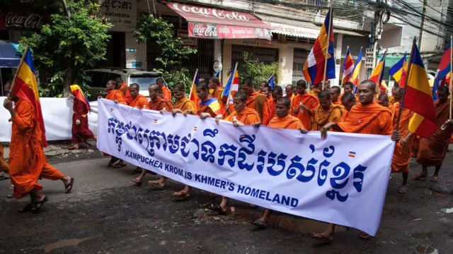 Nhà sư Phật giáo biểu tình