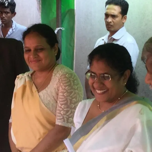 2022 දී ගාමිණී අතුකෝරළගේ ඝාතනයෙන් පසු දේශපාලනයට පිවිසි ඔහුගේ සොයුරිය තලතා අතුකෝරළ සහ 2014 දී සංජීව කවිරත්නගේ අභාවයෙන් පසුව දේශපාලනයට පිවිසි රෝහිණී විජේරත්න කවිරත්න (ඇගේ පියා හිටපු කෘෂිකර්ම ඇමතිවරයෙකු වූ කේ. වයි. එම්. කවිරත්නයි.)