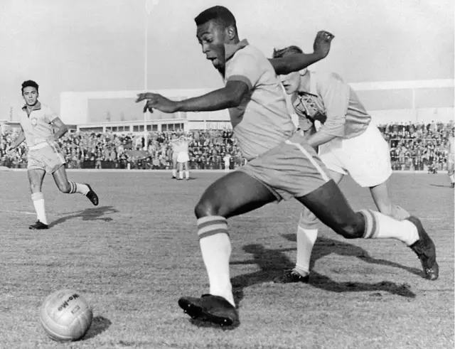 Pelé jouant pour le Brésil en 1960.