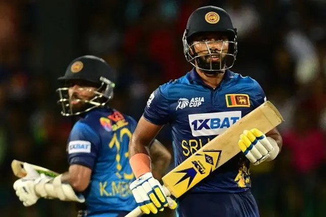 කුසල් සහ සදිර විසින් තෙවන කඩුල්ල වෙනුවෙන් පන්දු 98 කදී ලකුණු 100ක සම්බන්ධතාවයක් එක් කිරීමට විය.