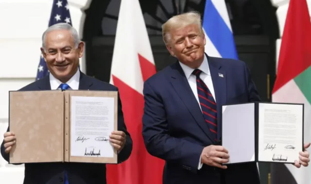 Donald Trump e Benjamin Netanyahu exibem Acordosnovibet app iosAbraham assinados entre EUA, Israel e vários países árabes 