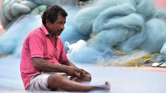 ఆందోళనలో ఆక్వా రైతులు 