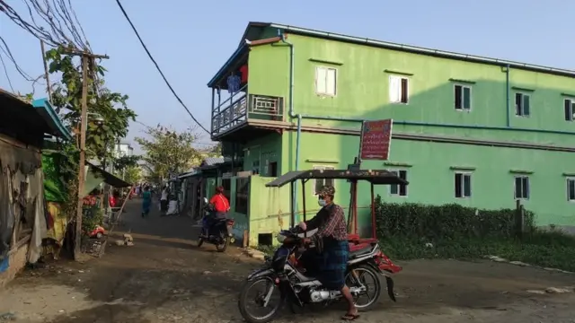 လှိုင်သာယာက ငှားနေတဲ့ အဆောင်တစ်ခု