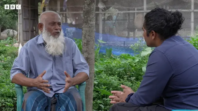 সেলিমের সঙ্গে কথা বলছেন বিবিসির সাংবাদিক আবুল কালাম আজাদ