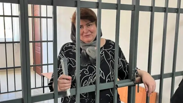 Zarema Musayeva dinyatakan bersalah atas penipuan dan menyerang seorang petugas polisi - tuduhan yang ditolak oleh kelompok hak asasi