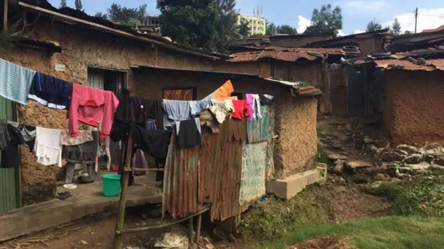 Abatuye muri aka gace bavuga ko baraye batewe n'abashinzwe umutekano bo mu Inkeragutabara