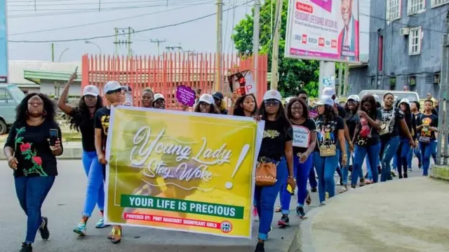 Ụmụagbọghọ na-eme ngagharịiwe