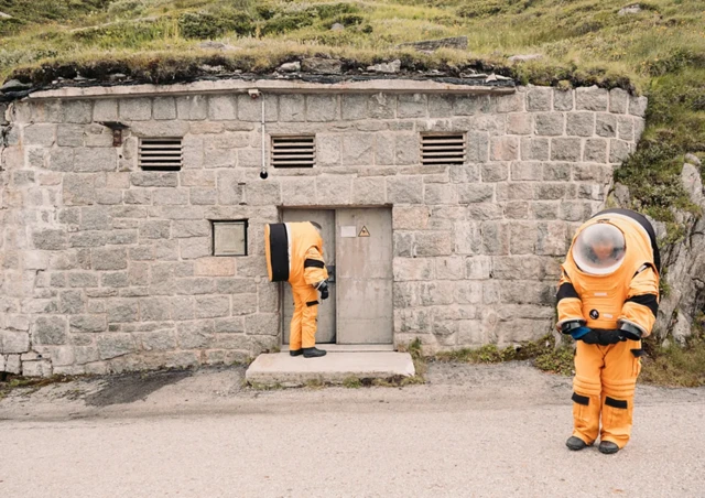 Durant la mission, les étudiants astronautes ne quittaient la base que la nuit ; ceci afin de tester le manque de lumière naturelle du soleil sur leurs rythmes circadiens.