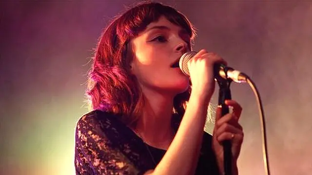 Cantante Lauren Mayberry, de la banda escocesa Chvrches,