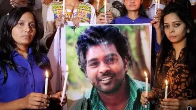 रोहित वेमुला की मौत के बाद प्रदर्शन करते सामाजिक कार्यकर्ता