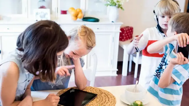 Сличности међу браћом и сестрама могу да подстичу надметање, али и разлике могу у истој мери да стварају сукобе