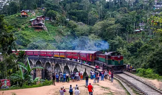 දුම්රිය නියෝජ්‍ය සාමාන්‍යාධිකාරීවරයා වැඩිදුරටත් කියා සිටියේ දෛනිකව ආසන වෙන් කරවා ගැනීමේ හැකියාව සහිත දුම්රිය ගමන් වාර 20ක් පමණ ක්‍රියාත්මක වන බවයි.