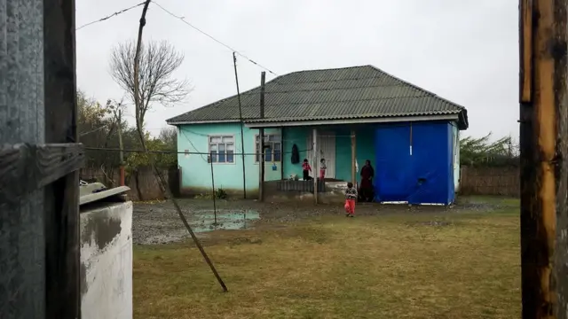 ərə gedən bir uşaq erkən evliliklər