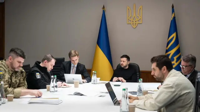 Давид Арахамія під час наради членів переговорної команди із президентом, квітень 2026