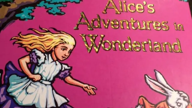 Sách trẻ em 'Alice trong xứ sở thần tiên' cũng từng bị cấm