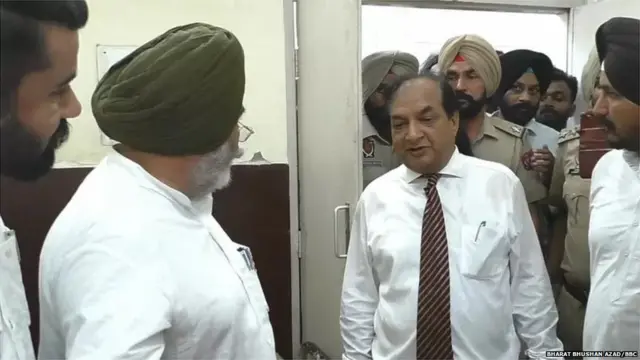 ਵੀਸੀ ਬਨਾਮ ਸਹੂਲਤਾਂ