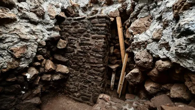 Arqueólogos investigan en la pirámide de Teopanzolco