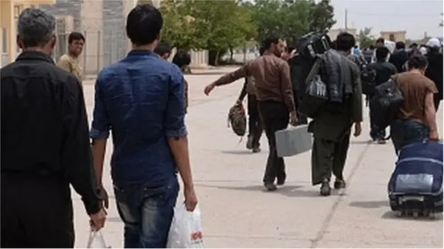 په ایران کې د کورونا وېروس د مثبتو پېښو له تائيد وروسته پاکستان او عراق له دې هېواد سره خپلې ګډې پولې تړلې