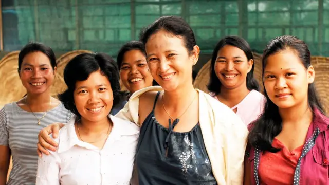 kamboja, tenun, sejarah, khmer merah, tenun emas, sutra emas