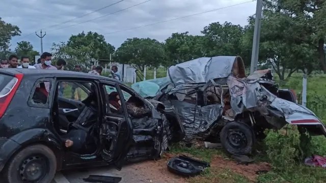 నుజ్జునుజ్జయిన కార్లు