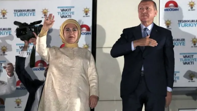 သမ္မတ အာဒိုအန်