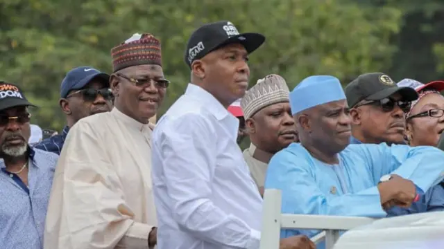 Tori be say PDP politic party do protest for Abuja dey accuse Presido Muhammadu Buhari goment say dem wan spoil di kontri democracy sake of di Osun state govnorship election wey rulling APC party win.