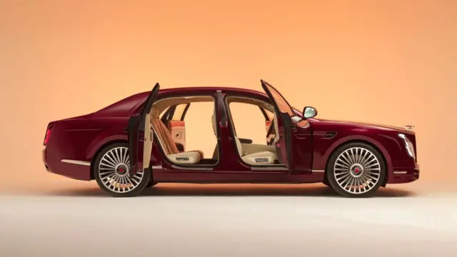 درهای عقب پکارد رو به عقب باز می‌شود