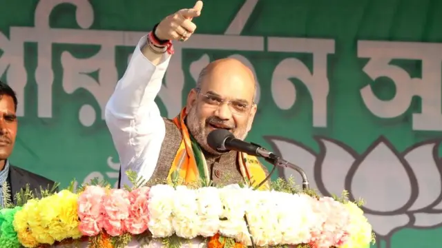 त्रिपुरा में चुनावी रैली को संबोधित करते बीजेपी अध्यक्ष अमित शाह