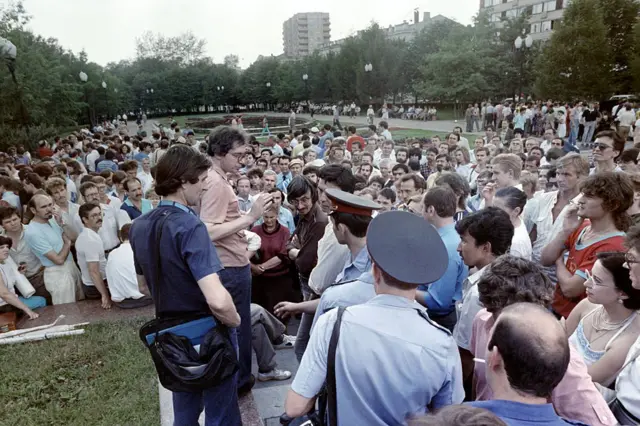 মস্কোর পুশকিন স্কোয়ারে পেরেস্ত্রইকার সমর্থনে সমাবেশ ১৯৮৮