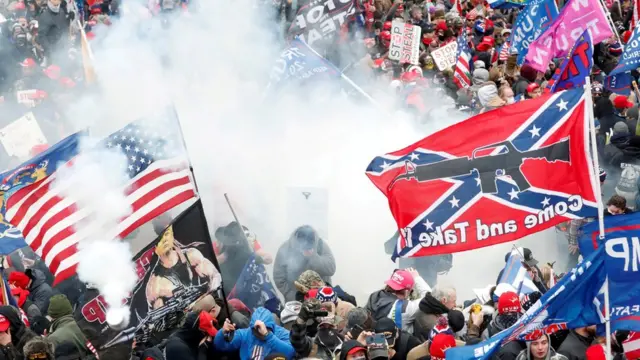 Сторонники Трампа во время штурма Капитолия 6 января