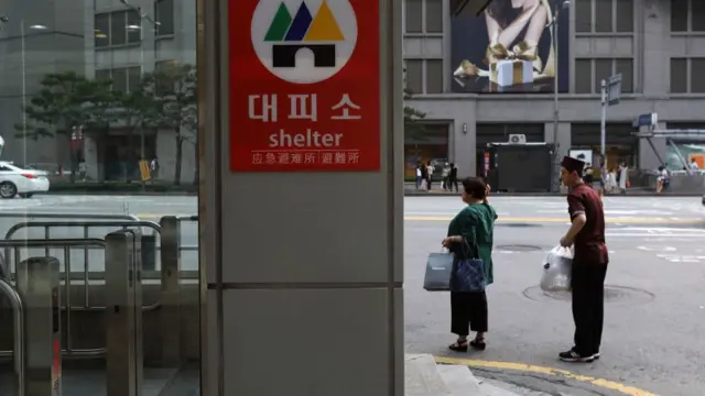 Güney Kore'de bir sığınağıın tabelası