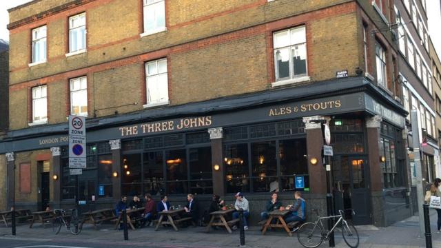 伊斯灵顿（Islington）的酒吧"三个约翰"