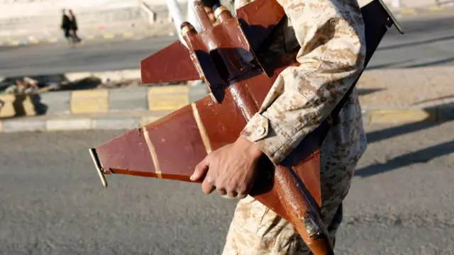 যুক্তরাষ্ট্রের নেতৃত্বে হামলার প্রতিবাদে ইয়েমেনে ব্যাপক প্রতিবাদ হচ্ছে