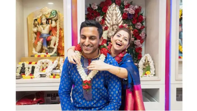 अभिनेत्री सोनाली कुलकर्णी विवाहबद्ध