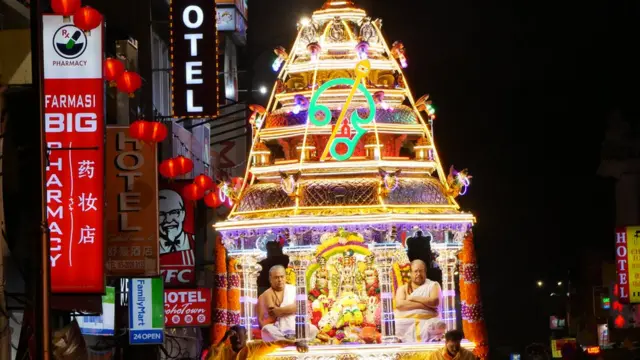 மலேசியாவில் தைப்பூச திருவிழா: கொரோனா அச்சத்தையும் மீறி குவிந்த பக்தர்கள்